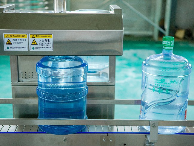 桶裝小型純凈水設(shè)備 桶裝小型純凈水設(shè)備