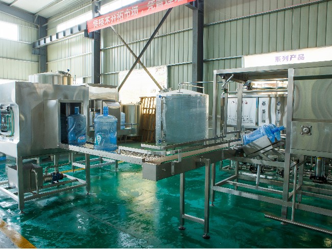 制礦泉水機器設(shè)備價格多少錢 制礦泉水機器設(shè)備價格多少錢